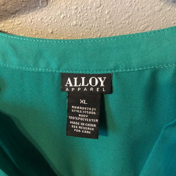 Green blouse sheer - Picture 2 of 3